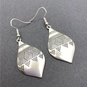 5 for $25 Diamond Shaped EARRINGS